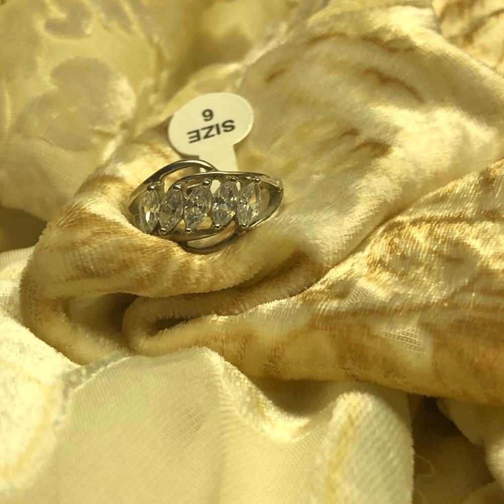 Beautiful silver ring - Picture 2 of 5